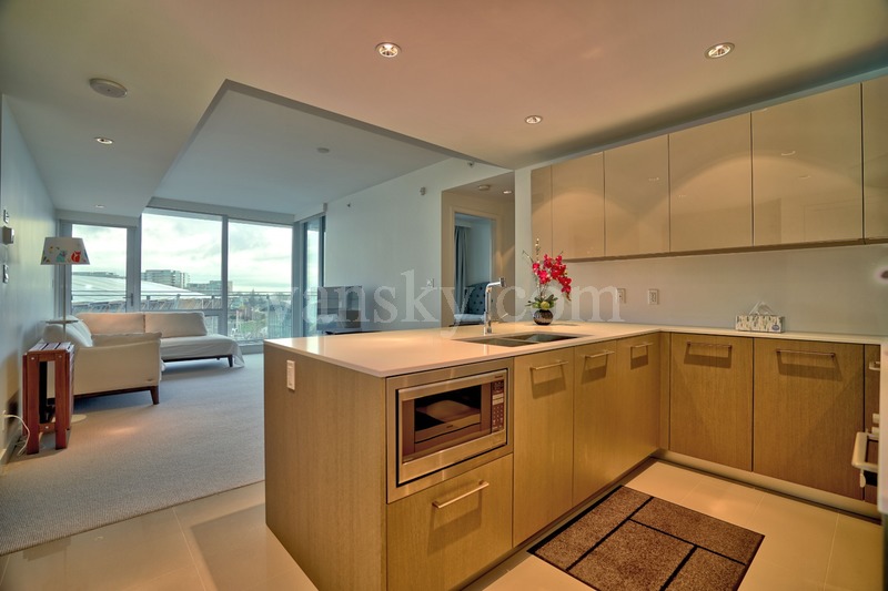 201006155105_Kitchen & living room.jpg